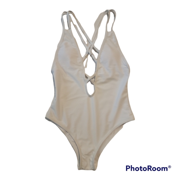 🌻3 for $25.                    One Piece Swimsuit white S/S - Picture 2 of 4